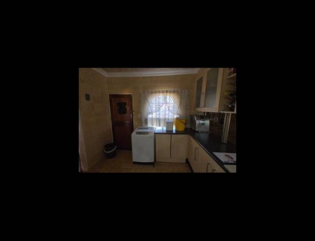4 BEDROOM HOUSE FOR SALE IN THE ORCHARDS
